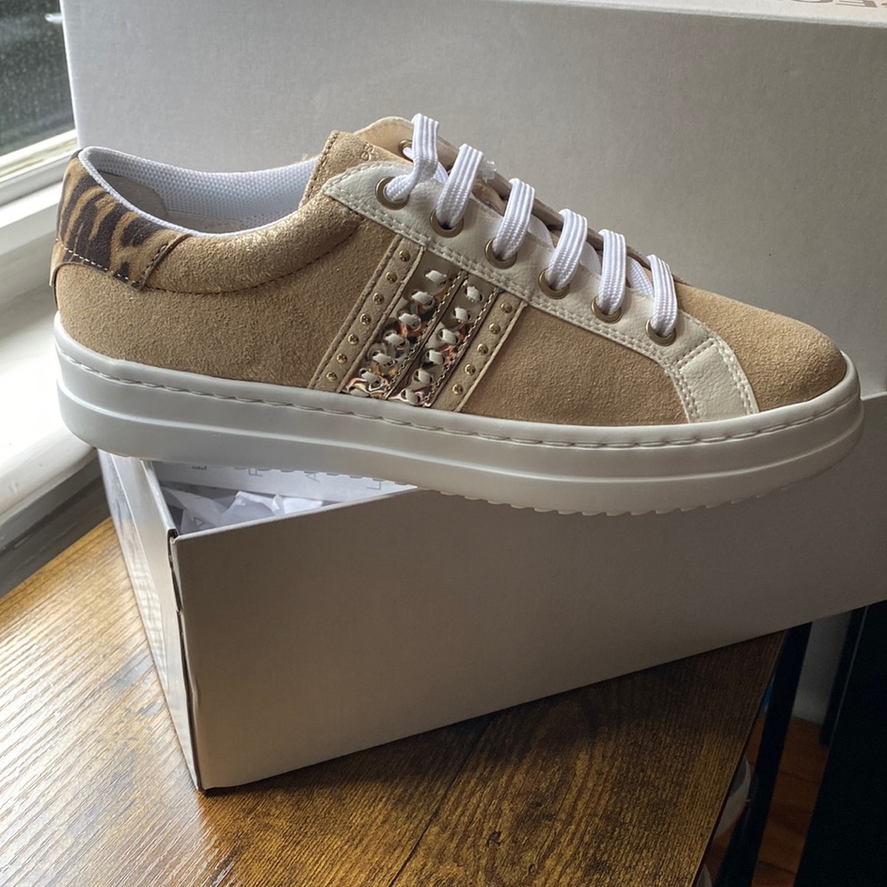 Geox Pontoise Sneaker (size 7)